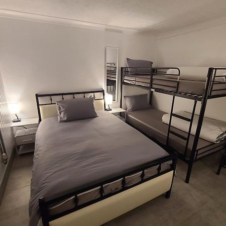 Roomz-Gatwick-London-Airport Parking-Travel Service Ifield Eksteriør bilde